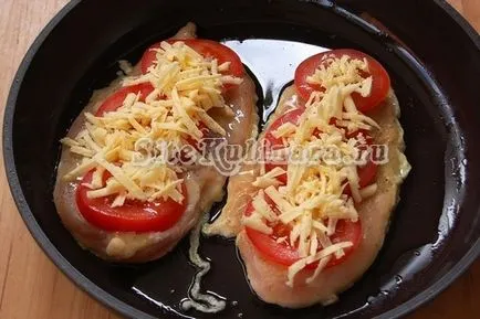 Пилешки котлет със сирене и домати