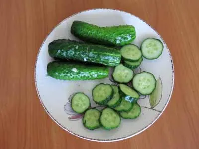 Мариновани домати в бързаме, мариновани домати с лук и чесън, вкусно и бързо да се