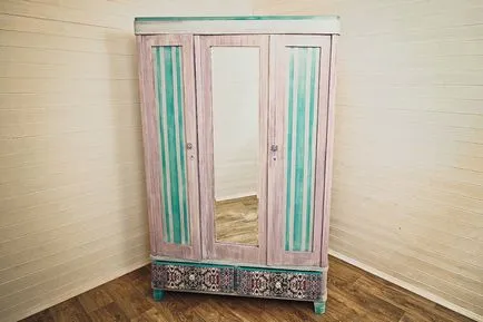 Майсторски клас с Мария talmachevoy превръща стария кабинет с помощта на техники декупаж (проект) Майсторски клас с Мария talmachevoy превръща стария кабинет с помощта на техники декупаж