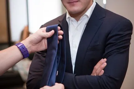 Научихме един лесен начин да вържеш вратовръзка