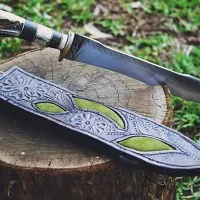 Кания и дело нож с ръцете си