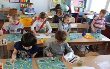 Нод, използвайки нетрадиционни техники за рисуване на 