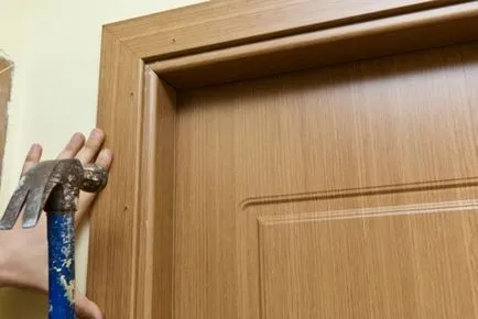 Изплащане на вратата с ръце си фото и видео (с ръце) Изплащане на вратата с ръце си снимки и видео