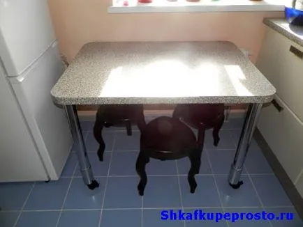 Маса за хранене с ръце
