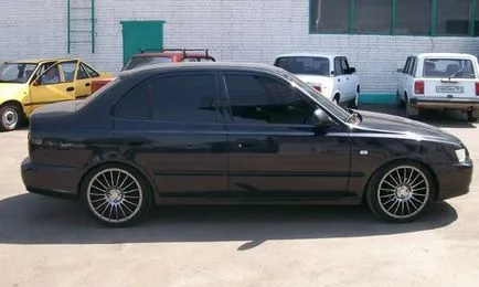 Поставете дисковете върху вази акцент (правя) Да се съберат на колела вази акцент