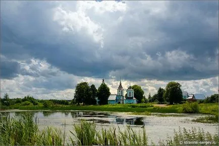 Диви цветя лятна екскурзия през юли хълмове предградия до река Дубна