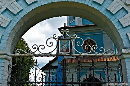 Диви цветя лятна екскурзия през юли хълмове предградия до река Дубна