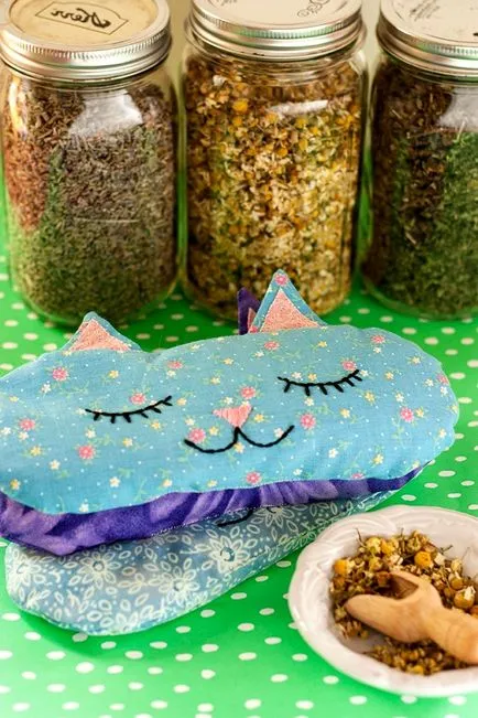 Възглавница-котка котка възглавница с ръцете си