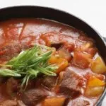 Bárány paradicsommal grúz grúz konyha (kis darabokra vágva) Bárány paradicsommal grúz grúz konyha