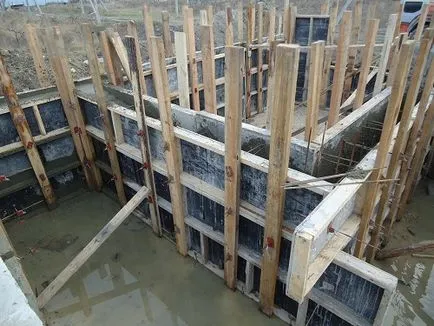 Betonozás különösen beton falak, a vastagsága (betonozás) Betonozás különösen beton falak, a vastagsága