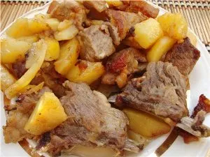 Рецепта за задушени картофи с ребра