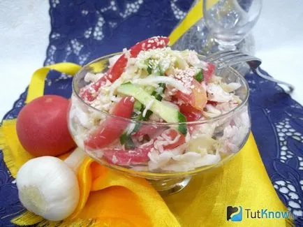 Салата рецепта със зеленчуци и пилешко месо