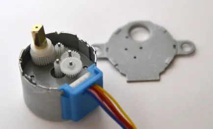 Стъпков мотор и Arduino - връзката между тях