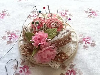 Шапка с ръцете си