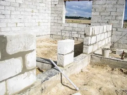 Изграждане на къща от пяна блокове