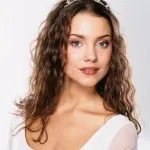 Булчински прически с диадема