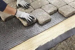 Полагане на тротоарни плочи, с ръцете си стъпка по стъпка инструкции и съвети