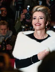 Вера Уанг сватбена рокля дава филма 