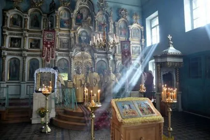 В колко часа започва първата сутрешна служба в църквата