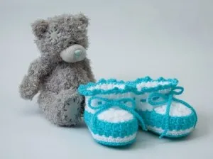Плетени обувки за новородени са говорили с - буйки, игли за плетене за начинаещи, буйки безпроблемна