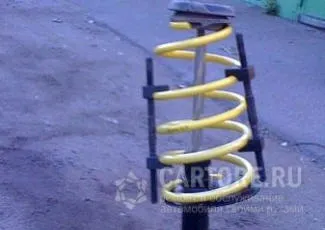 Смяна на предни и задни амортисьори с ръцете си