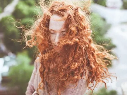 5 незаменим инструмент за грижи за къдрава коса, Marie Claire (къдрава) 5 необходими средства, за да се грижат за къдрава коса, Marie Claire