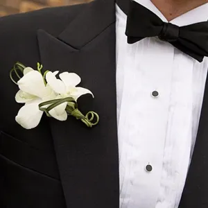 Boutonniere a kezüket rostanyagok és a gyűjtemény inspirációt