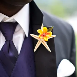 Boutonniere a kezüket rostanyagok és a gyűjtemény inspirációt