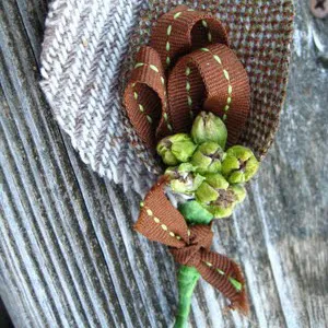 Boutonniere a kezüket rostanyagok és a gyűjtemény inspirációt