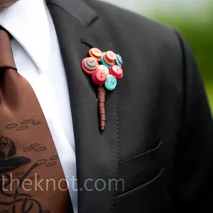 Boutonniere a kezüket rostanyagok és a gyűjtemény inspirációt