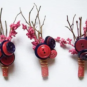 Boutonniere a kezüket rostanyagok és a gyűjtemény inspirációt