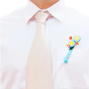 Boutonniere a kezüket rostanyagok és a gyűjtemény inspirációt