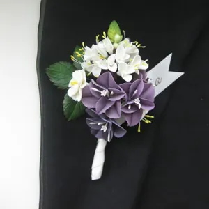 Boutonniere a kezüket rostanyagok és a gyűjtemény inspirációt