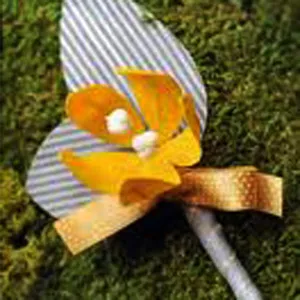 Boutonniere a kezüket rostanyagok és a gyűjtemény inspirációt