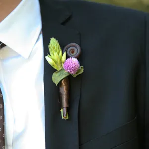 Boutonniere a kezüket rostanyagok és a gyűjtemény inspirációt