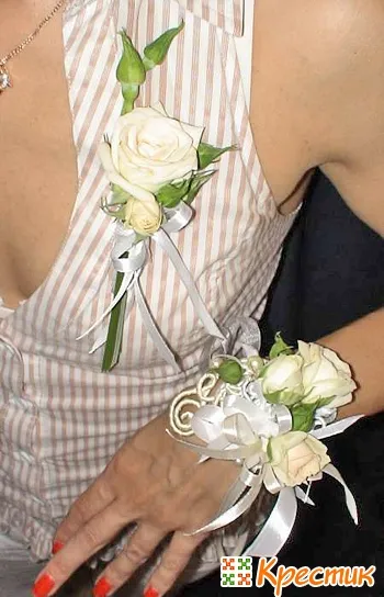 Boutonniere a vőlegény a kezüket