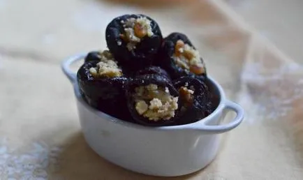 Сини сливи пълнени с вкусни рецепти, особено готвене и коментари