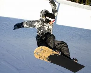 Hogyan erősíthető a mellékletet egy snowboard Hogyan erősíthető a mellékletet egy snowboard