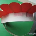 Направете маска петел с ръцете си