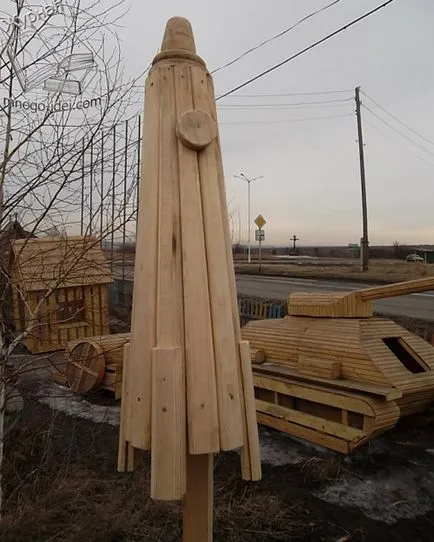 Детска площадка със собствените си ръце, трактори, хеликоптери, оръжия, машина, изработени от дърво