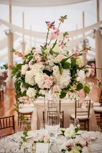 Дълга и висока цвете сватба