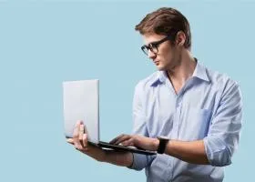 A törölje le a monitor és laptop képernyő tippek (alkohol) Hogyan törölje le a képernyőt és a laptop tippeket