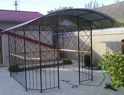 A burkolat tető lugas jobb tető arbors gyékényből és fólia (tető) A tető borítja pergola jobb pavilon tető nádból és hullámkarton