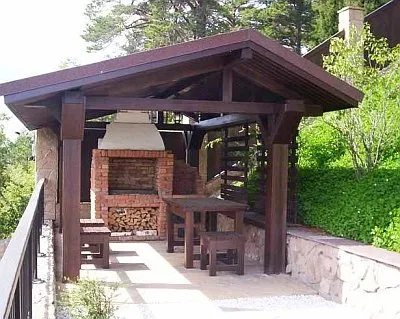A burkolat tető lugas jobb tető arbors gyékényből és fólia (pavilonok) A tető borítja pergola jobb pavilon tető nádból és hullámkarton