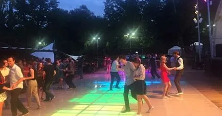 Mit kell tenni, éjjel a nyáron Moszkvában