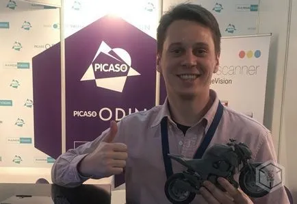 Тъй като ние тествани корекция aligners ухапване в нашия режисьор (aligners) Тъй като ние тествани корекция aligners ухапване в нашия режисьор