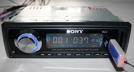Как да се свържете с USB флаш устройство за вашия автомобил