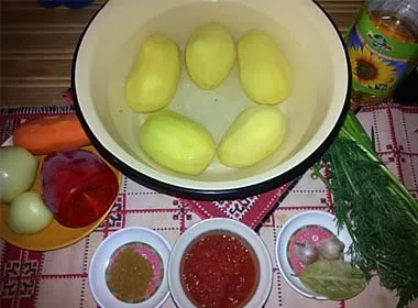 Как да се готви вкусно яхния от картофи, без месо