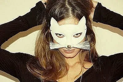 Как да си направим една котка маска за маскарад с ръцете си (най-CAT) Как да си направите маска на котка за маскарад с ръцете си