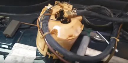 Как да премахнете горивната помпа на видео на Volkswagen Passat b3